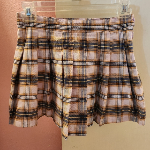 Forever 21 plaid pleated mini skirt - Picture 2 of 4